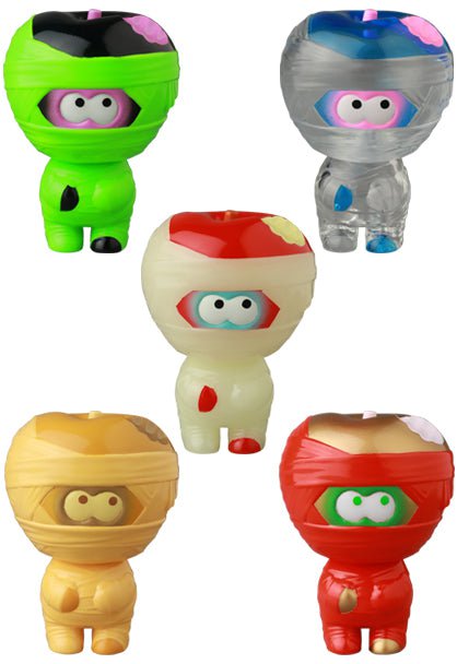 Medicom’s VAG 41 — Yummy Mummy features five collectible ninja-inspired figurines, each with big eyes and headbands, capturing the charm of Japanese vinyl toys in iconic Vinyl Artist Gacha style.
