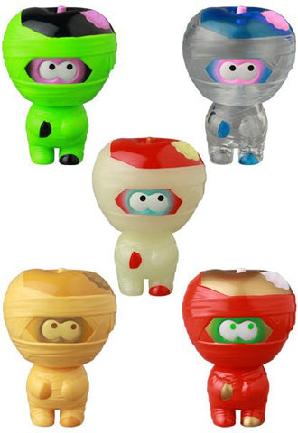 Medicom’s VAG 41 — Yummy Mummy features five collectible ninja-inspired figurines, each with big eyes and headbands, capturing the charm of Japanese vinyl toys in iconic Vinyl Artist Gacha style.