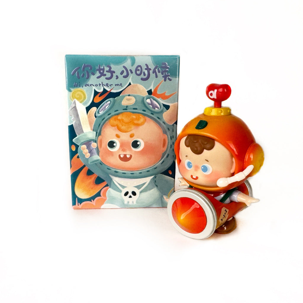 A DiuDiu Baby - Hi Another Me figure by Hidden Wooo, wearing a helmet and shield, stands beside a vibrant box with matching character artwork and Chinese text.